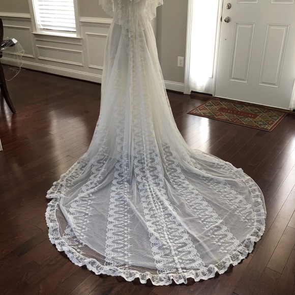 SOLD 🎈Lace Wedding Dress - Picture 7 of 16